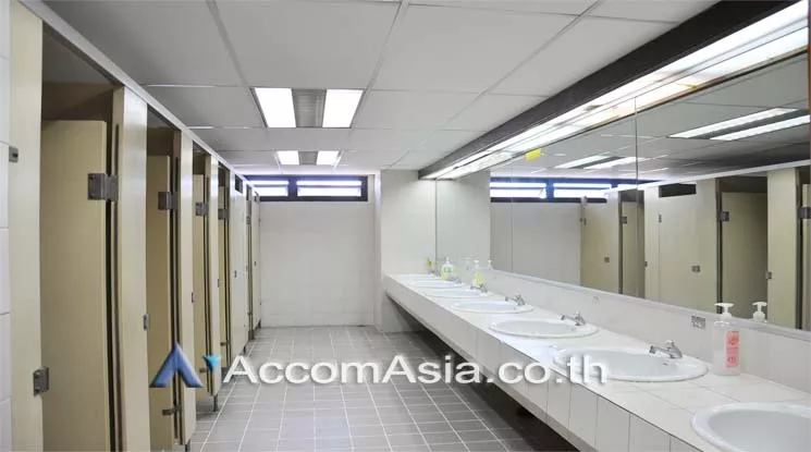6  Office Space For Rent in Silom ,Bangkok BTS Chong Nonsi - MRT Sam Yan at Jewelry Center Building AA11057